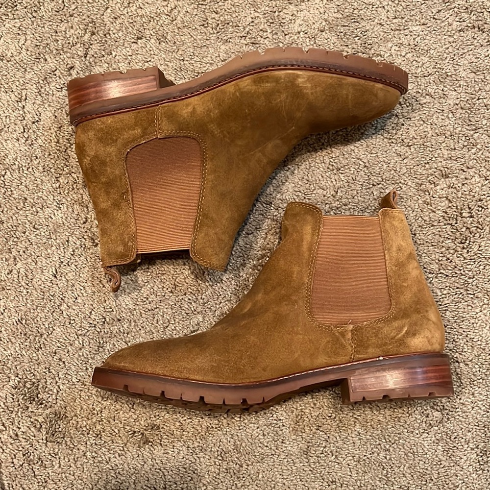 NWOT Steve Madden Chelsea Boots